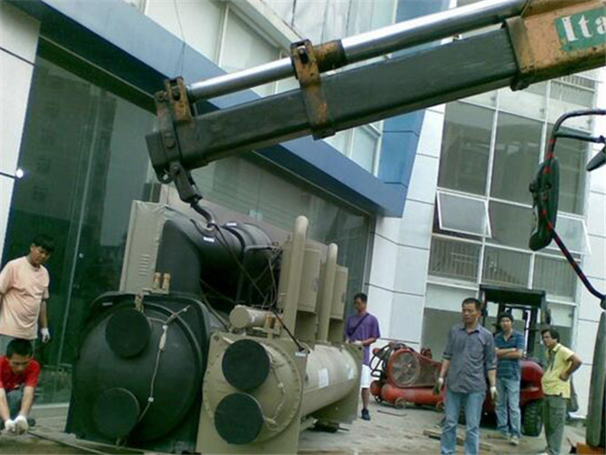 桑日县随车吊和汽车吊的核心区别是什么？哪种更省钱？