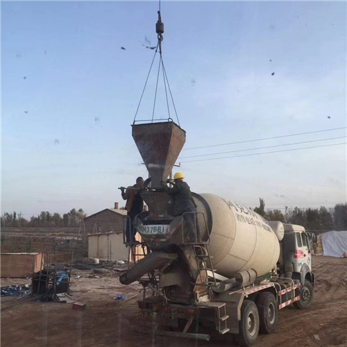 桑日县“精准瞄准”—— 吊车的 “定位导航” 技术