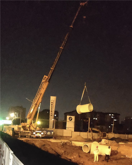 桑日县“弯臂矫正”—— 吊车的 “形变补偿” 技术