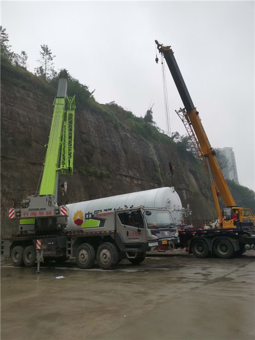 桑日县“不怕风雨冻”—— 吊车的 “恶劣环境适应” 技术