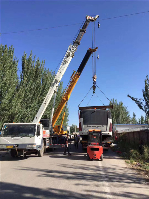 桑日县港口集装箱搬运案例